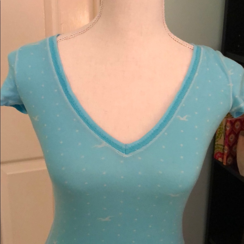 Hollister NWOT vneck logo tee